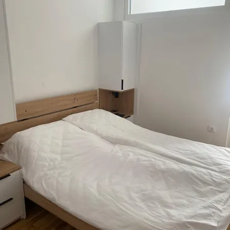 Privatni A15 Vucko *